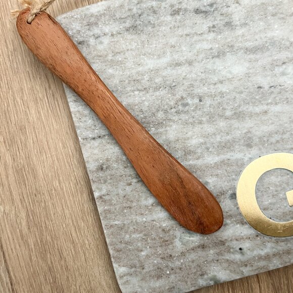 Artisanal Marble Monogram Serving Board with Wood Spreader & Initial G - Picture 3 of 6